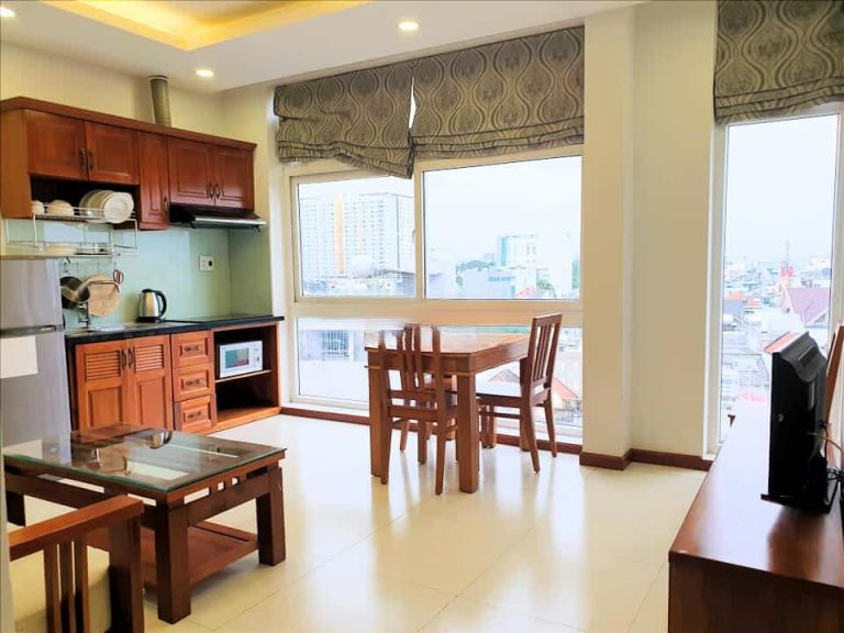 [:en]Serviced apartment 2 bedrooms near airport Tan Binh District[:vi]Căn hộ 2 phòng ngủ rộng rãi với cửa sổ lớn tại Tân Bình[:]