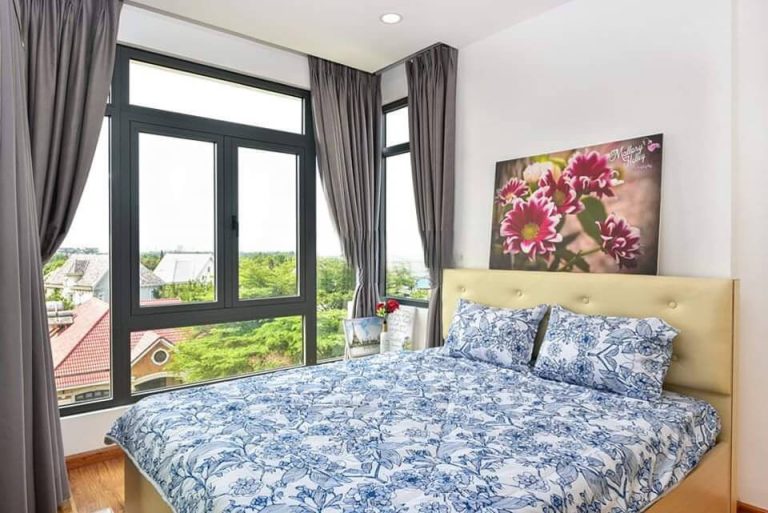 [:en]Serviced apartment with balcony nice view in Thao Dien[:vi]Căn hộ full nội thất với cửa sổ lớn và view đẹp tại Thảo Điền[:]