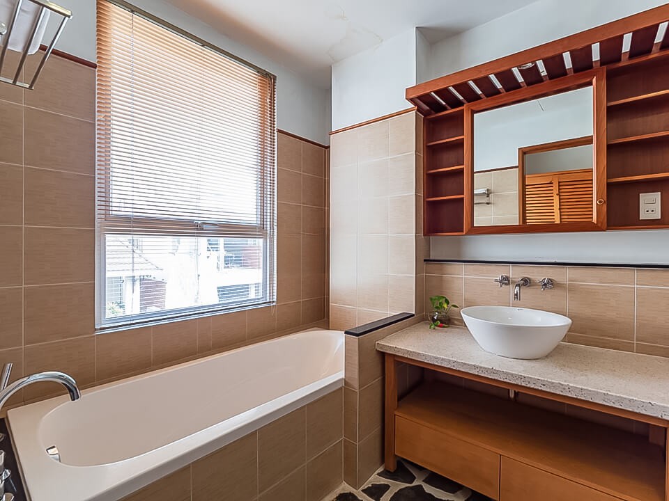 [:en]Japanese-style apartment with bathtub near Hoang Van Thu park[:vi]Căn hộ kiểu Nhật với bồn tắm gần công viên Hoàng Văn Thụ[:]