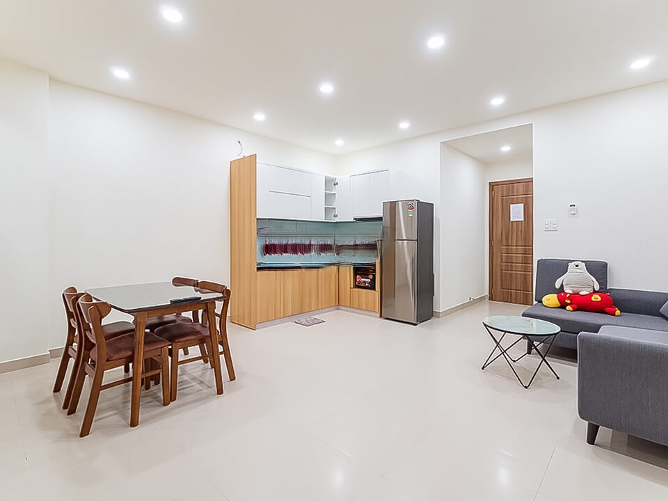 [:en]Spacious & bright apartment with balcony in Tan Binh District[:vi]Căn hộ tiện nghi với ban công