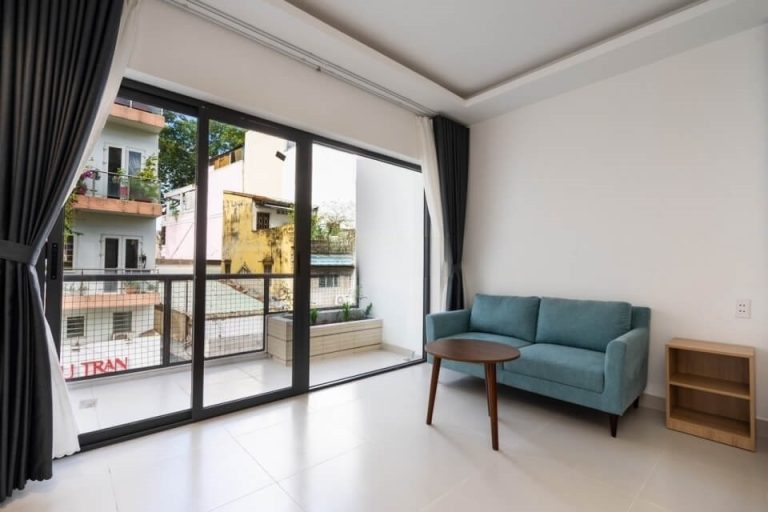 [:en]Nice apartment has a balcony near Tan Dinh market in District 1[:vi]Căn hộ full nội thất hiện đại có ban công rộng gần chợ Tân Định[:]