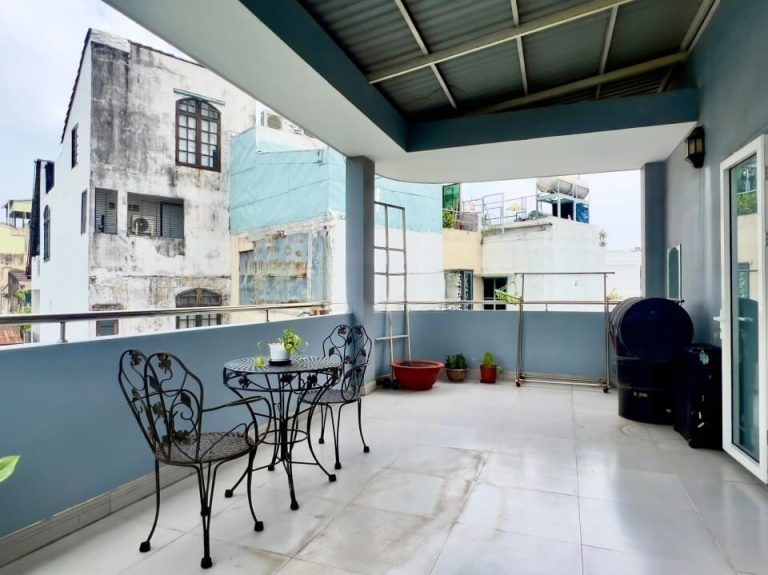 [:en]Fully furnished 2 bedroom apartment has terrace in District 1[:vi]Căn hộ 2 phòng ngủ full nội thất có sân thượng riêng tại Quận 1[:]