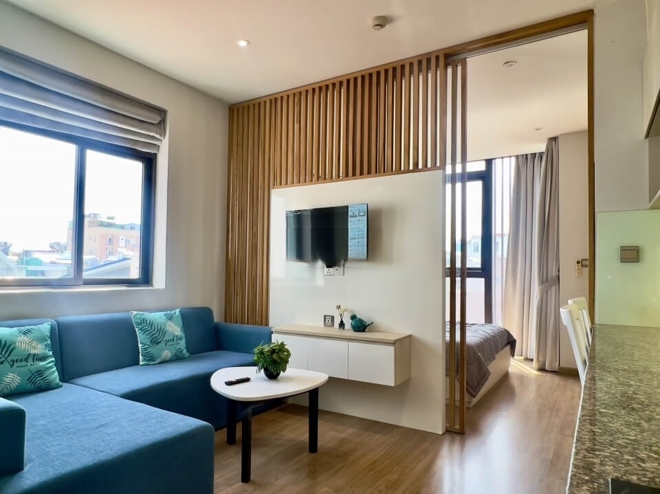 [:en]Modern 1-bedroom apartment has balcony on Nguyen Cuu Van Street[:vi]Căn hộ 1 phòng ngủ hiện đại có ban công tại Quận Bình Thạnh[:]