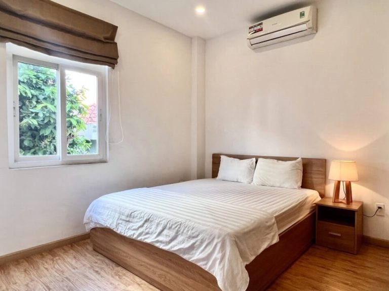 [:en]2-bedroom serviced apartment has a balcony in Tan Binh District[:vi]Căn hộ full nội thất 2 phòng ngủ gần sân bay