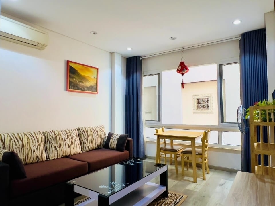 [:en]Spacious and bright 1-bedroom apartment for rent in District 1[:vi]Cho thuê căn hộ 1 phòng ngủ rộng rãi và tiện nghi tại Quận 1[:]