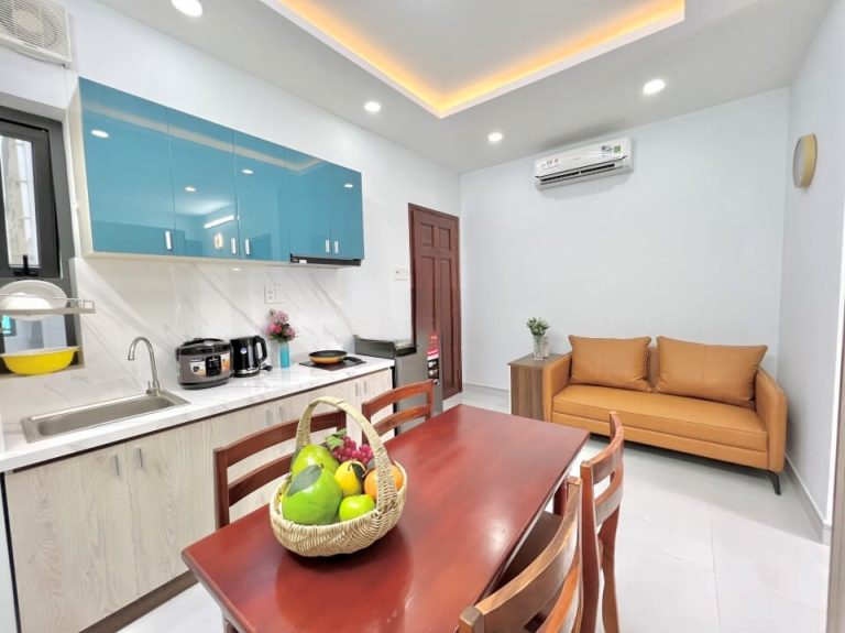 [:en]Bright studio apartment with big balcony in Tan Binh Dist.[:vi]Căn hộ dịch vụ có ban công lớn gần sân bay Tân Bình[:]