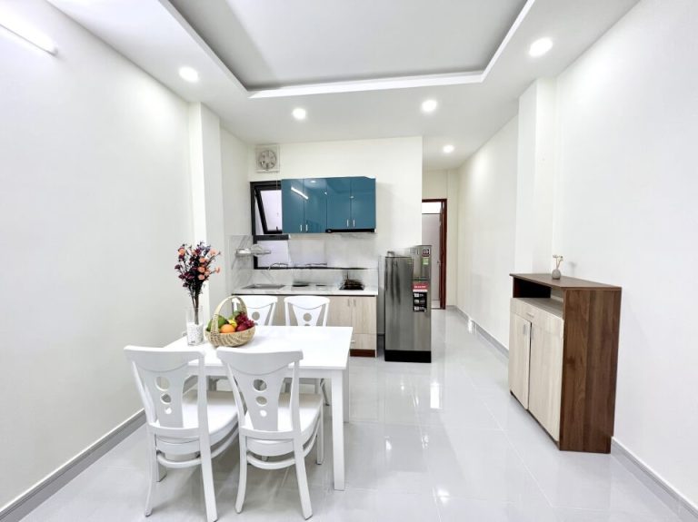 [:en]Two bedrooms serviced Apt near airport Tan Binh District [:vi]Căn hộ 2 phòng ngủ tiện nghi có ban công tại Tân Bình[:]