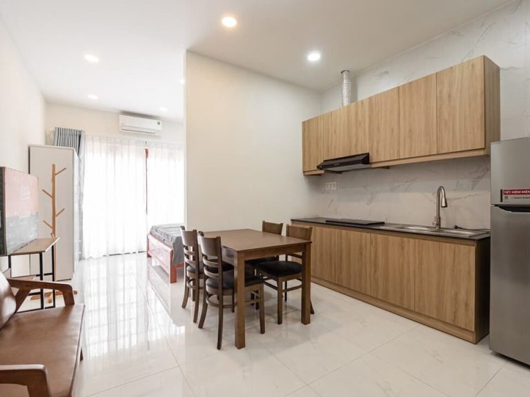 [:en]Bright studio serviced apartment with balcony in Thao Dien D2[:vi]Căn hộ dịch vụ tiện nghi có ban công đón nắng tại Thảo Điền[:]