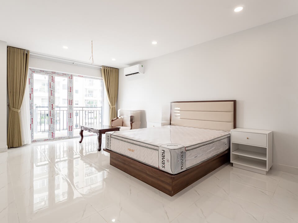 [:en]Spacious modern apartment with balcony in Thao Dien D2[:vi]Căn hộ hiện đại full nội thất có ban công lớn tại Thảo Điền [:]