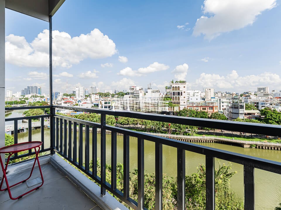 [:en]River view rooftop apartment for rent in Phu Nhuan district[:vi]Căn hộ tầng thượng 3 mặt kính view sông tại Phú Nhuận[:]