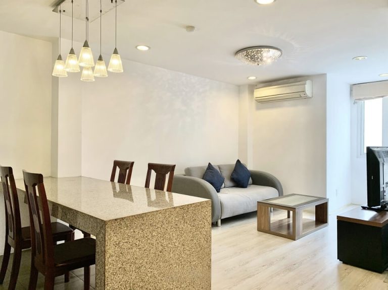 [:en]Bright and comfortable 2-bedroom serviced apartment in District 1[:vi]Căn hộ 2 phòng ngủ rộng rãi và tiện nghi tại trung tâm Quận 1[:]