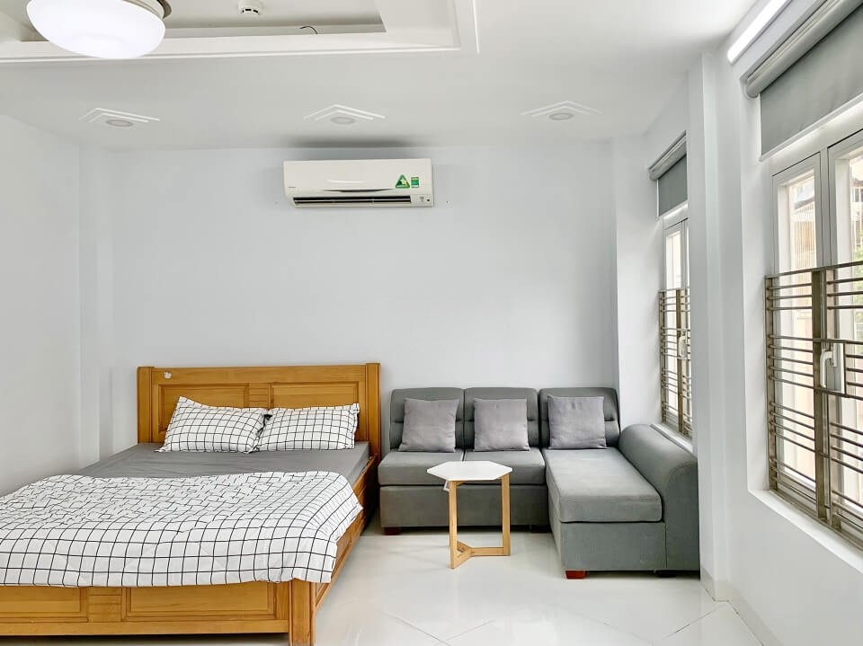 [:en]Fully furnished apartment for rent with balcony in District 1[:vi]Cho thuê căn hộ đầy đủ nội thất có ban công tại Quận 1[:]