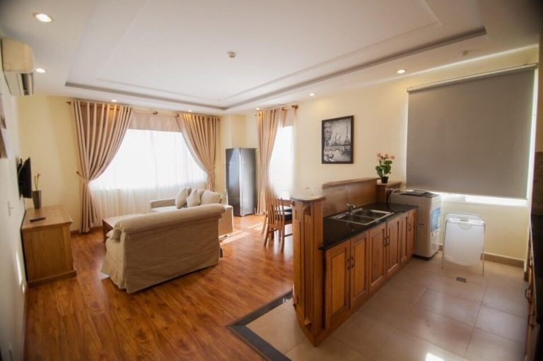 [:en]Serviced apartment with long balcony and bathtub in District 5[:vi]Căn hộ 2 phòng ngủ có ban công dài và bồn tắm tại Quận 5[:]