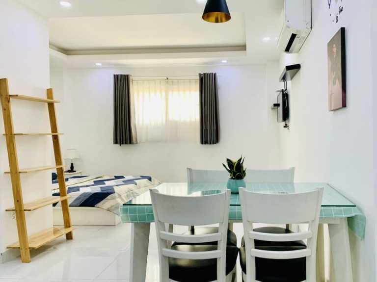 [:en]Fully furnished apartment on Nguyen Thi Minh Khai St.