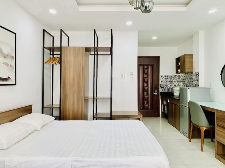 [:en]Bright and fully furnished apartment on Hai Ba Trung Street[:vi]Căn hộ sáng sủa và tiện nghi đường Hai Bà Trưng