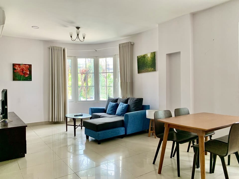 [:en]Spacious apartment with pool on Nguyen Van Huong St.