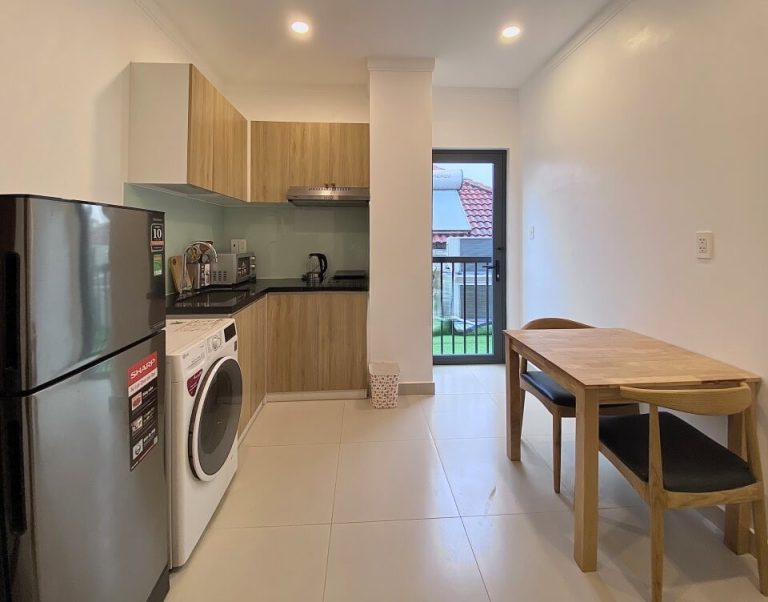 [:en]1-bedroom serviced apartment on Nguyen Ba Huan Street