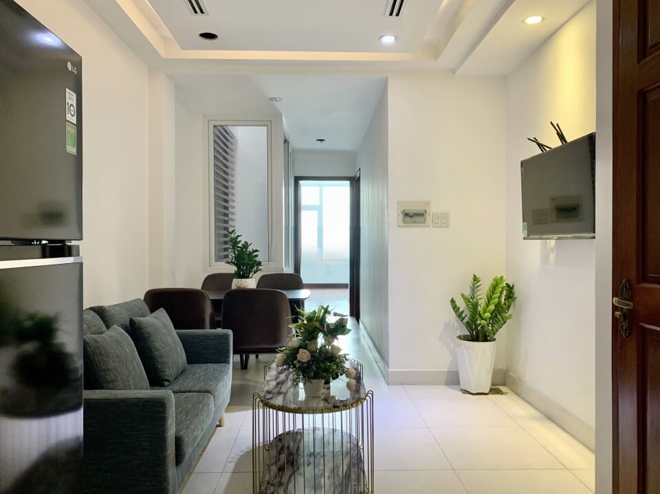 [:en]Bright 2 bedroom apartment on Nguyen Binh Khiem Street