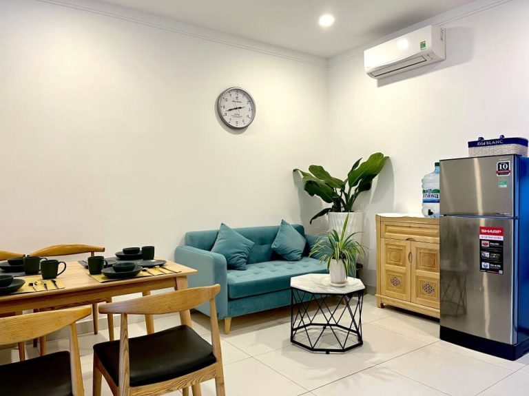 [:en]2-BR apartment has a balcony on Nguyen Ba Huan St.