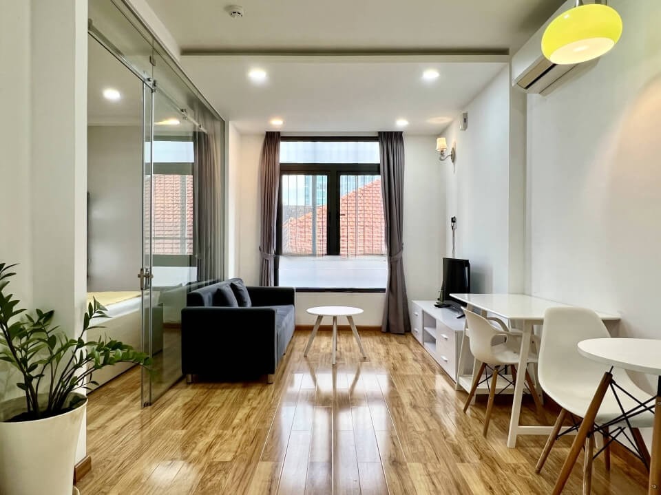 [:en]Bright 1 bedroom apartment on Xuan Thuy Street