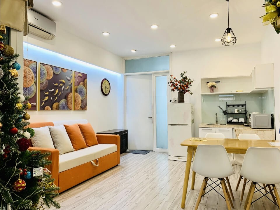 [:en]Bright modern apartment has balcony near Ben Thanh Market[:vi]Căn hộ dịch vụ hiện đại có ban công gần chợ Bến Thành