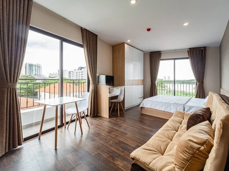 [:en]Studio with big balcony near river