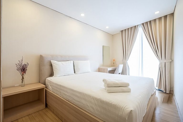 [:en]Separate bedroom serviced apartment with big balcony[:vi]Căn hộ 1 phòng ngủ có ban công lớn